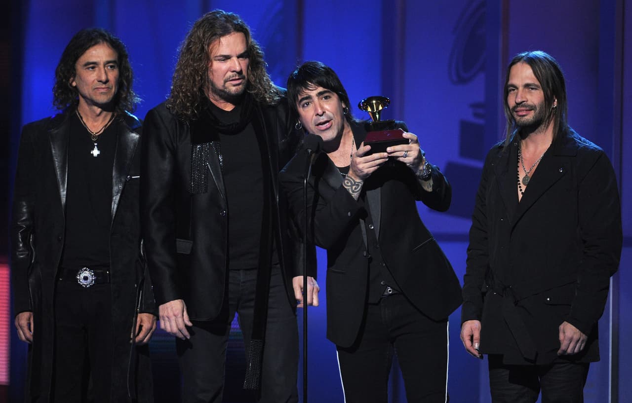 Maná lanzó en 2011 el disco 'Drama y Luz', del que se desprendieron los sencillos 'Lluvia al Corazón' y 'Amor Clandestino’.
<br>Ese material los ayudó a alcanzar dos Latin GRAMMY más. El primero por Mejor Ingeniería de Grabación para un Álbum y el segundo por Mejor Álbum Rock.
<br>