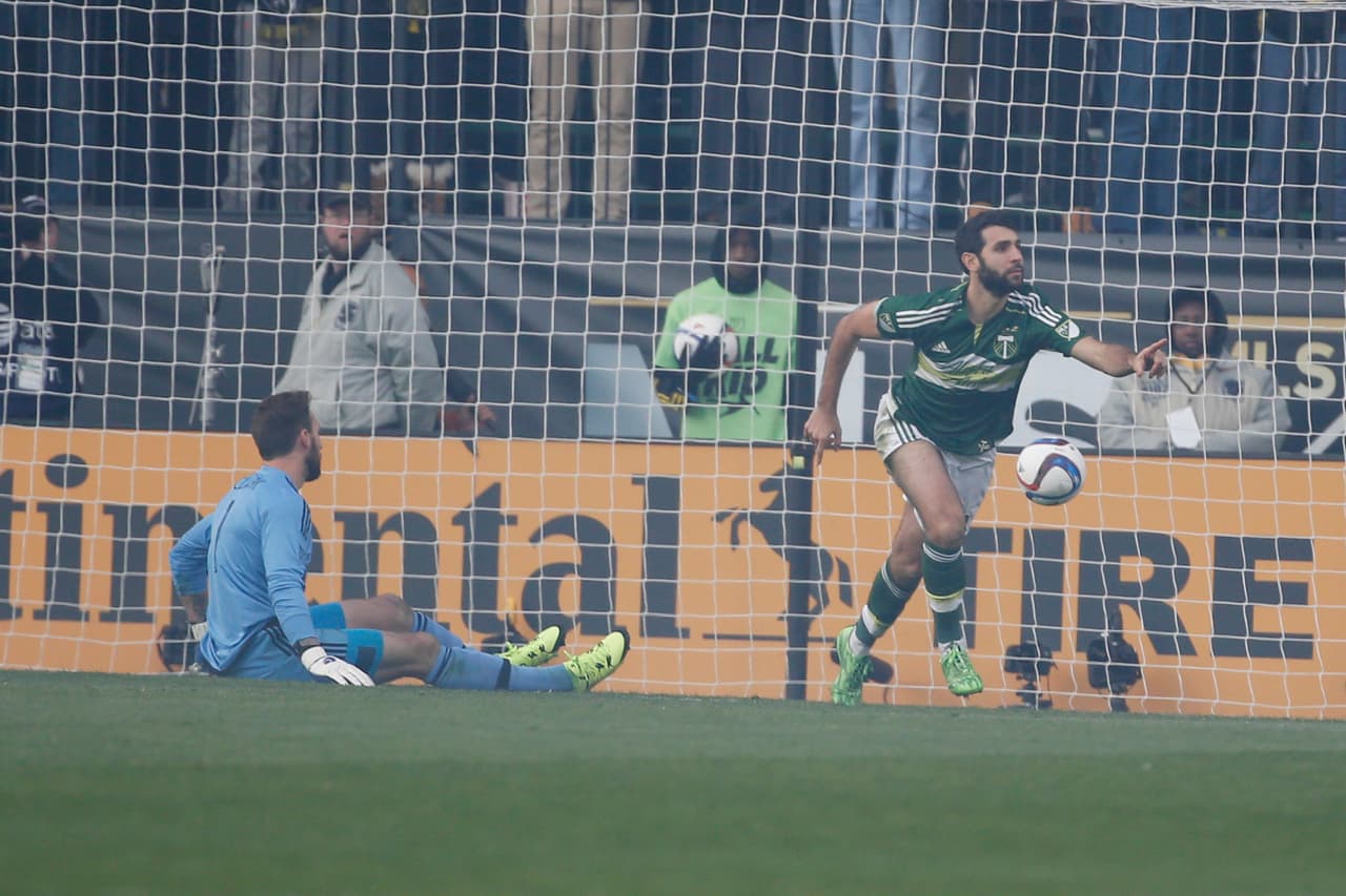 El argentino Diego Valeri presionó al guardameta y terminó anotando el gol más rápido en la historia de las finales de la MLS, en apenas 27 segundos.