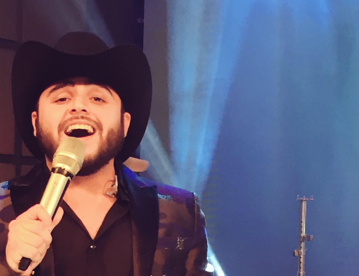 El cantante Gerardo Ortíz nos puso a todos en modo romántico con su nuevo sencillo 'Regresa Hermosa'.