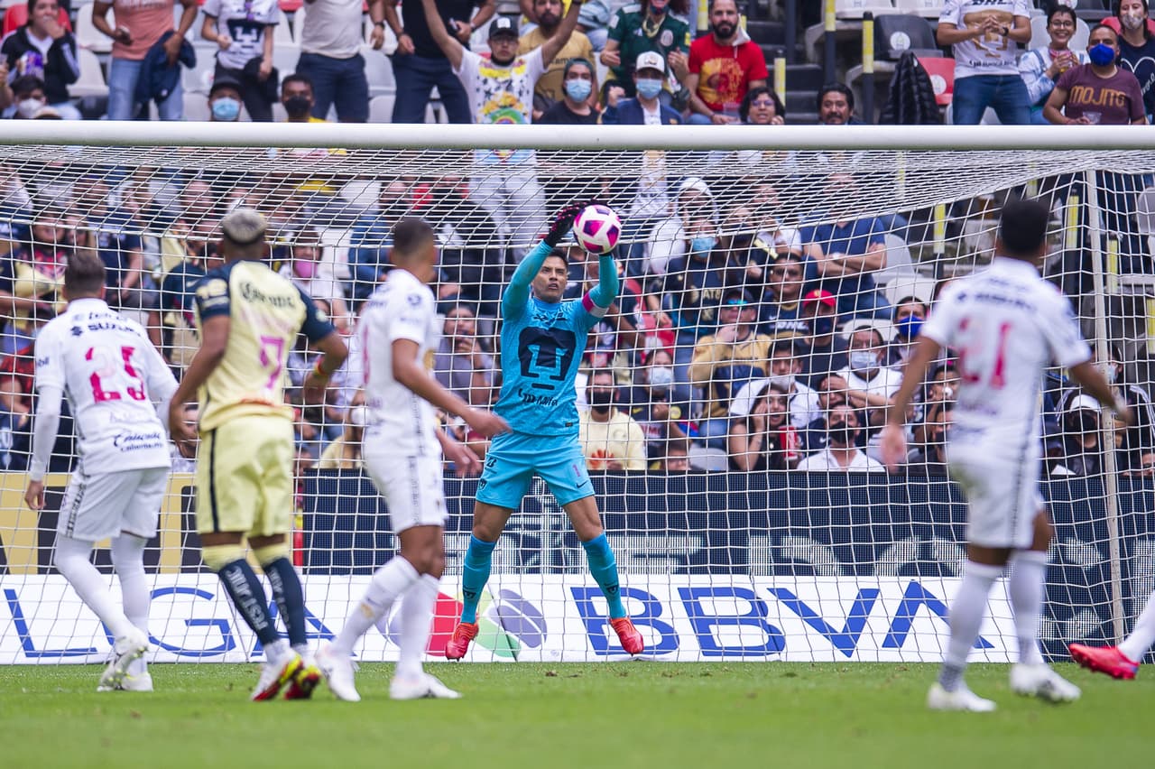 América recuperó el liderato a costa de unos Pumas que cometieron errores costosos y generaron poco en ataque.