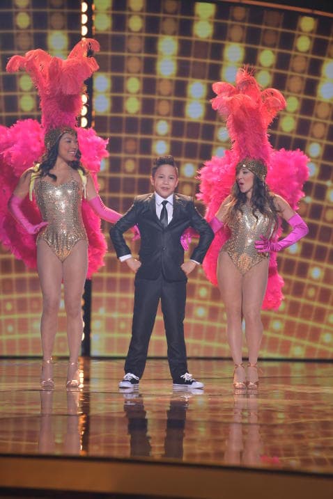 <b>Ángel </b>nos sorprendió a todos como anfitrión de Premios Gigantes.