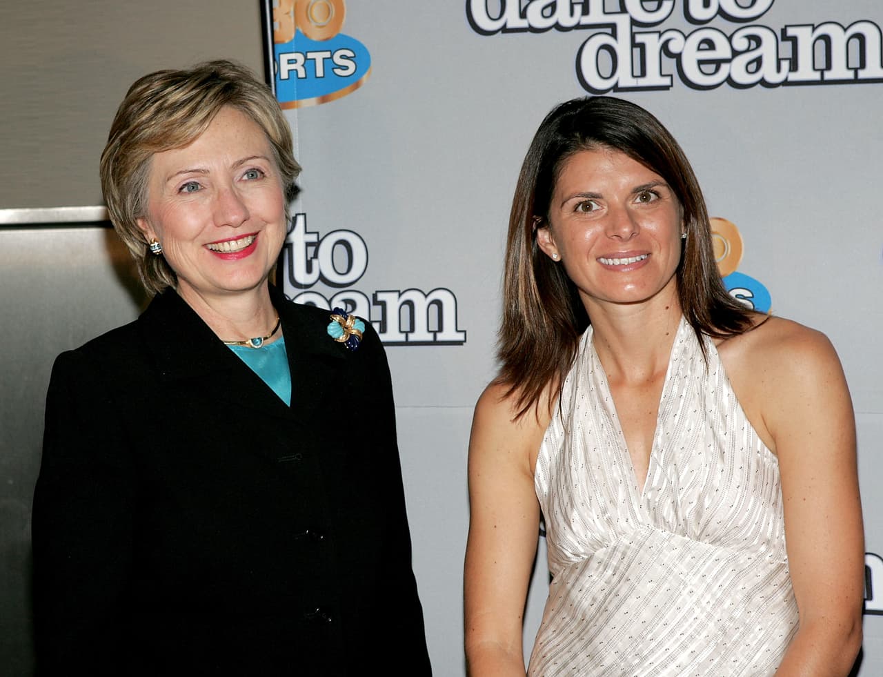 Grandes líderes de Estados Unidos como Hillary Clinton se acercaron a la deportista, que con el paso del tiempo ganó más respeto y cariño de los fanáticos.