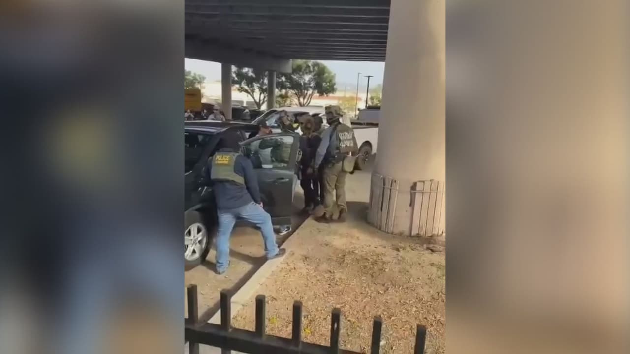 Agentes federales arrestan a un ciudadano que viajaba con su bebé en un auto y se llevan a la menor