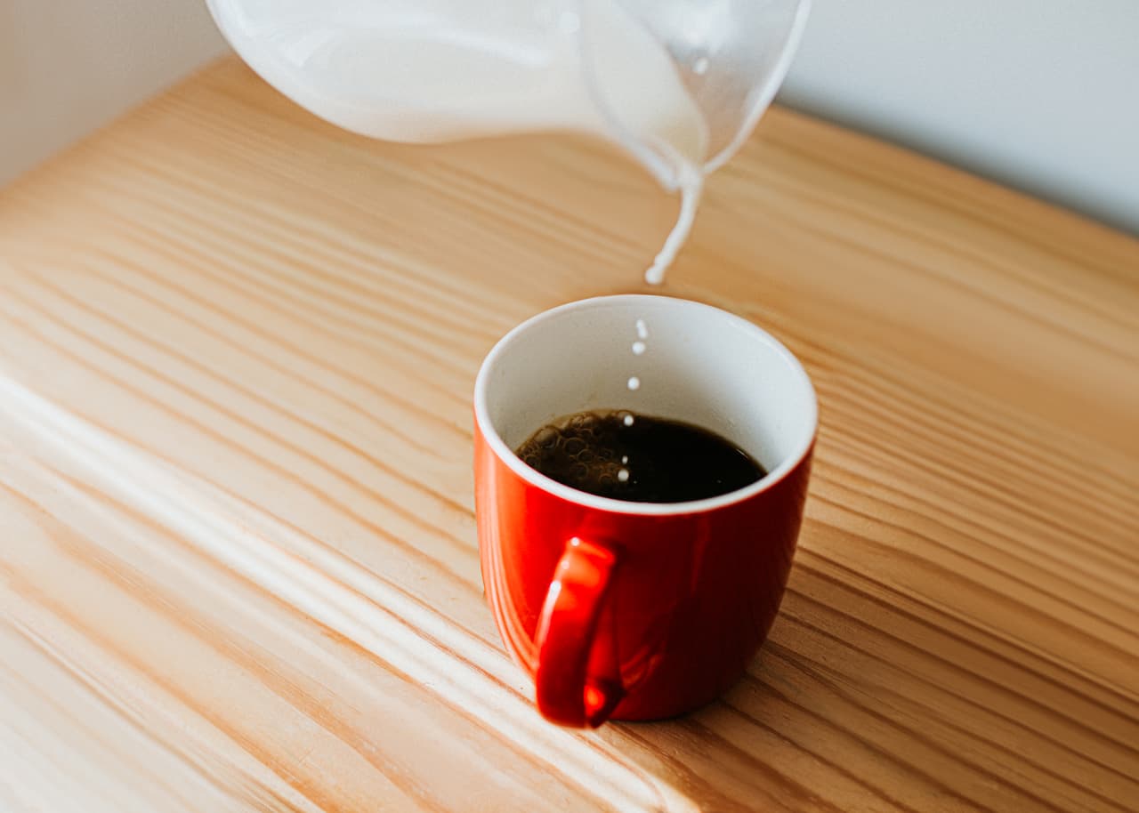 Tinevra supuestamente envenenó en el café del marido en dos o tres ocasiones. Fue acusada el viernes de intento de agresión, imprudencia temeraria y posesión de armas, dijo el fiscal. Se declaró inocente en su nombre.