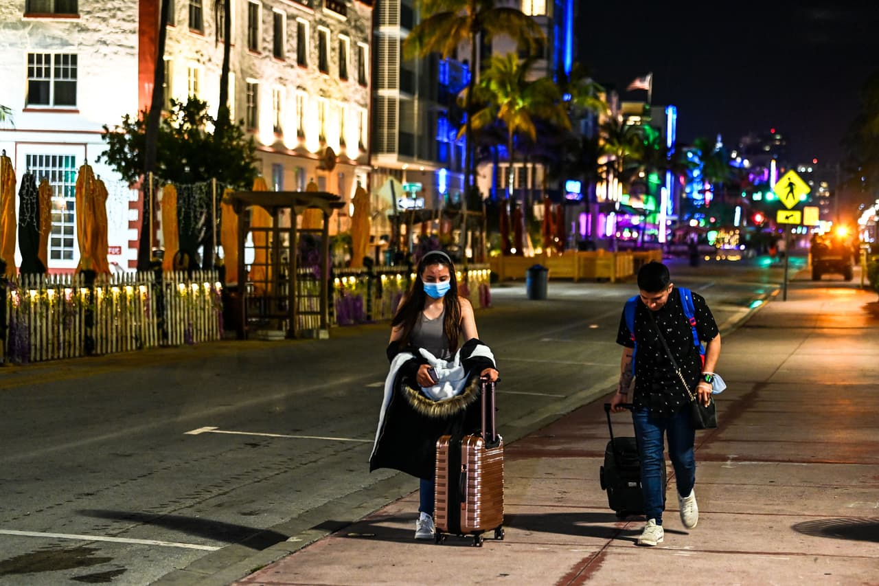 Entre las opciones está mantener cerrada Ocean Drive, dejar un canal para el tráfico o habilitar un canal con un sistema de transporte especial para los huéspedes de los hoteles, entre otras propuestas.