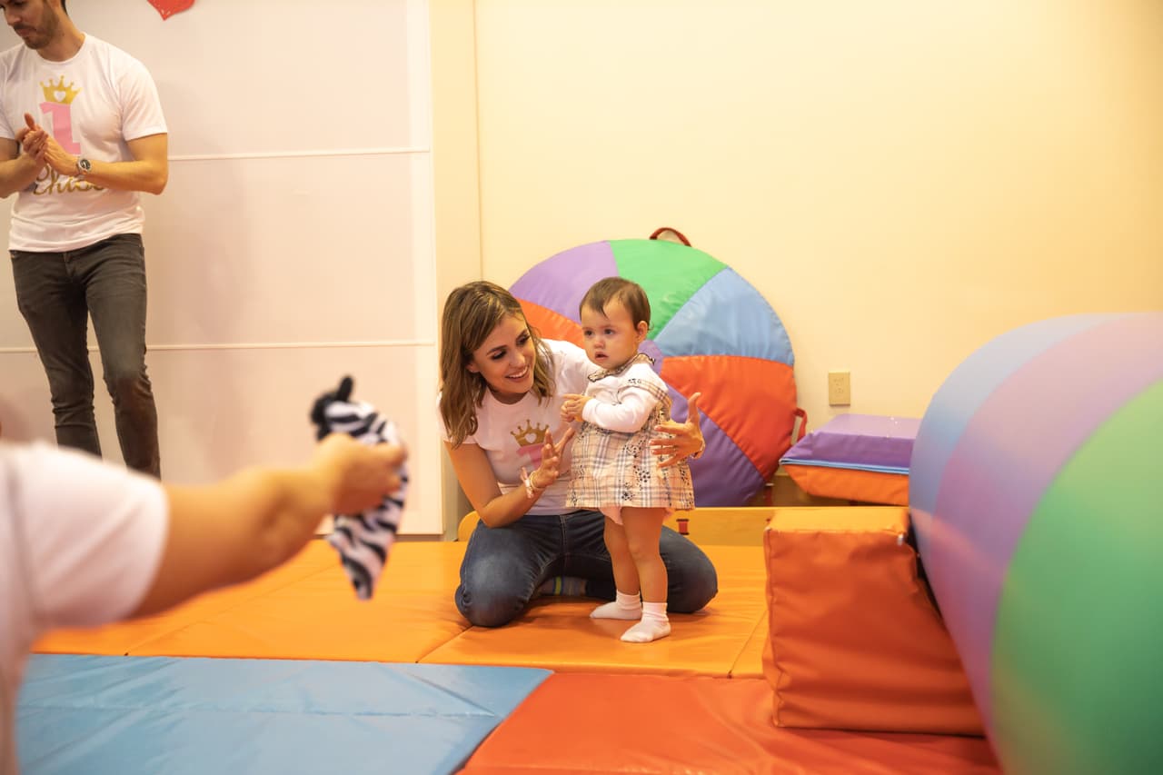 "Contando los minutos para felicitar oficialmente al amor de mi vida, mi razón de ser, mi motor, mi corazón, lo mejor de mí, mi todo", mencionó la colombiana antes de dar inicio al festejo.