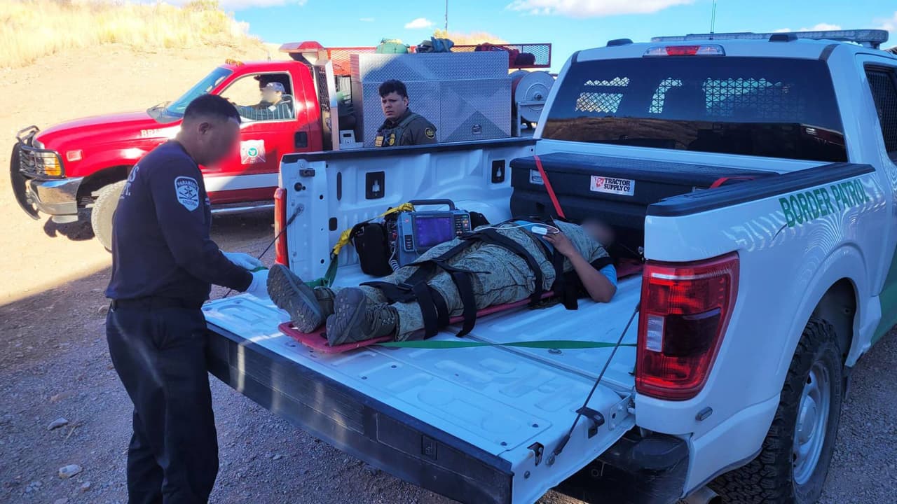 Presuntos traficantes de personas lanzan a una mujer desde lo alto de la valla fronteriza entre Nogales y Arizona