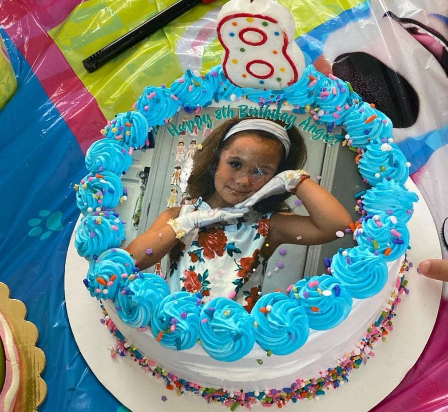 "Me dice: 'Sí, pero 
<b><a href="https://www.univision.com/galavision/hija-de-angelica-vale-sorprende-al-convertirse-en-un-hombrecito" target="_blank">es importante que yo empiece a actuar</a></b> para así conocer a los actores, entenderlos y ya después estudio para ser directora y ya tengo los dos lados'".