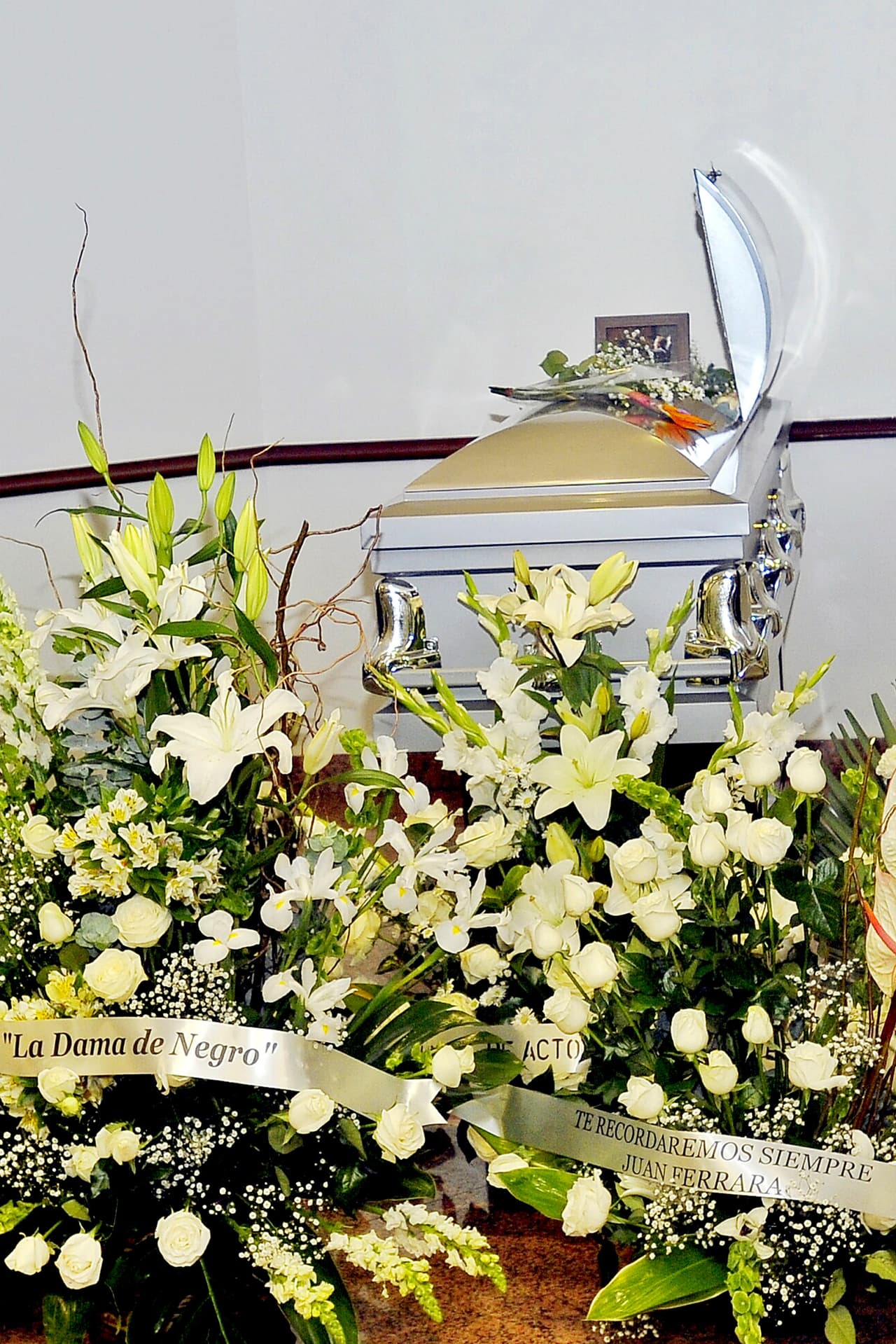 Fue velado en la Ciudad de México donde su viuda Ana María Vázquez, y sus hijos, Germán, Pablo y Maribel le dieron el último adiós.