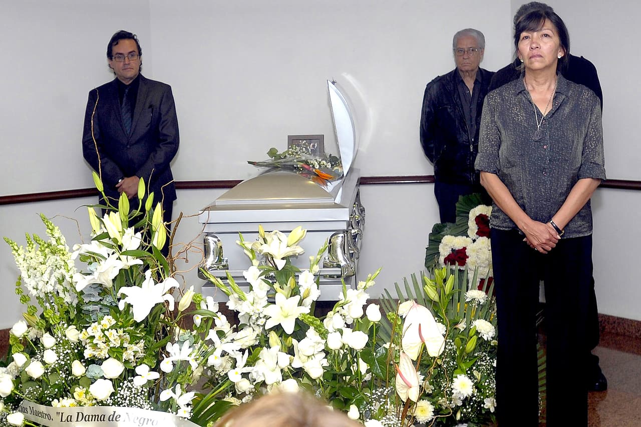 Robles falleció tras ser hospitalizado por problemas de colon que se complicaron con el Epoc (Enfermedad Crónica Obstructiva Pulmonar) que padecía.