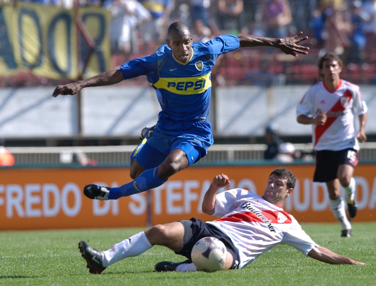 <b>Luis Amaranto Perea (Boca Juniors) - </b>El lateral colombiano no debutó en el equipo Xeneize, pero sí dio el salto a Europa desde allí. Aunque solo estuvo una temporada en Boca fue suficiente para ir al Atlético de Madrid en donde se convirtió en ídolo. Hasta hace poco fue el extranjero con más partidos en el club, ganando también cuatro trofeos.