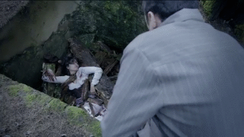 A pesar de ser tan diferentes, un terrible asesinato hará que unan su experiencia e inteligencia para resolver el caso.