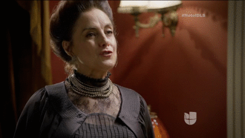 Dagoberto sabe que hay un sólo lugar en la zona llena de lujos: el "Gran Hotel", por eso pidieron permiso a Doña Teresa para comenzar con las investigaciones.