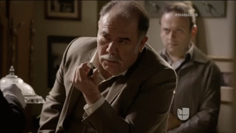 La paciencia de Ayala es poca y Andrés no ayuda con sus largas explicaciones.