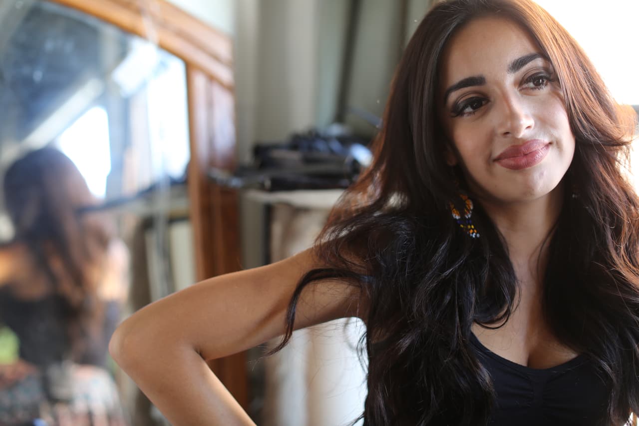 "Para mí fue un notición pero sigo con la guardia alta. 
<b>Estoy todavía a la expectativa por el nuevo gobierno</b>. Todavía quedan años para que cualquier cosa pueda cambiar", dice Edna Sandoval, de 27 años, una activista y estudiante de tiempo completo en Los Ángeles, California. Sandoval asegura que gracias al ACA pudo colocarse un dispositivo intrauterino de forma gratuita. “Mis planes actualmente son seguir en la vida académica y sacar mi doctorado. Es por eso que he decidido no ser madre en este momento".