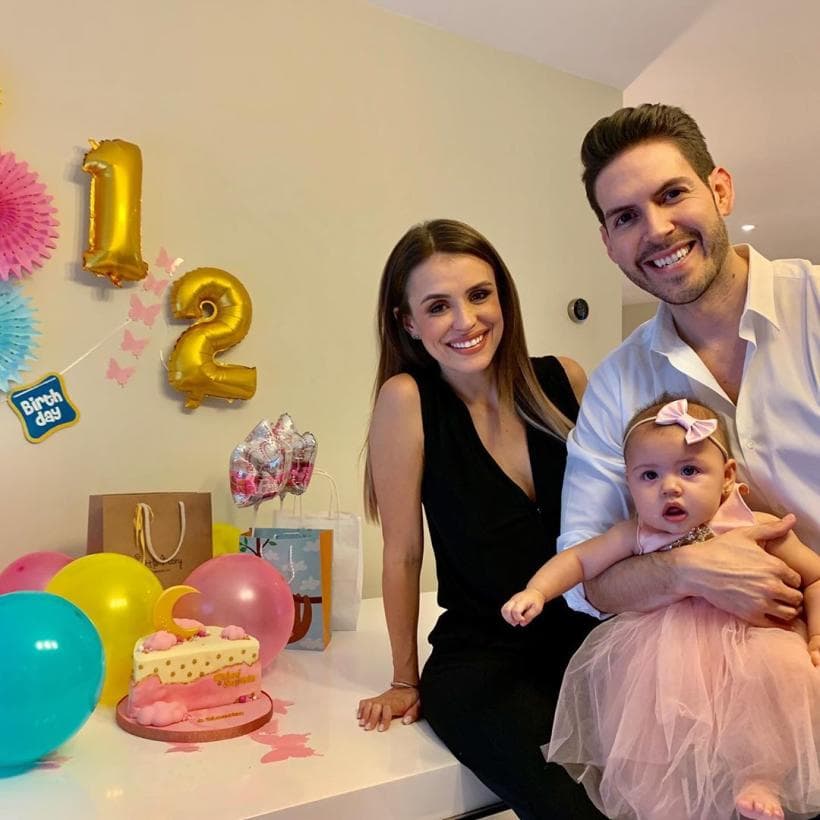 A principios del mes, Carolina Sarassa celebró en compañía de su familia los primeros seis meses de la bella Chloé Sophia, quien nació el 2 de febrero del año en curso.