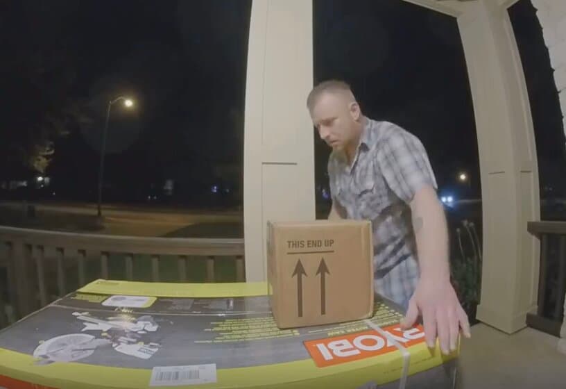 Captan a hombre robando paquetes dejados frente a una residencia en el condado Williamson