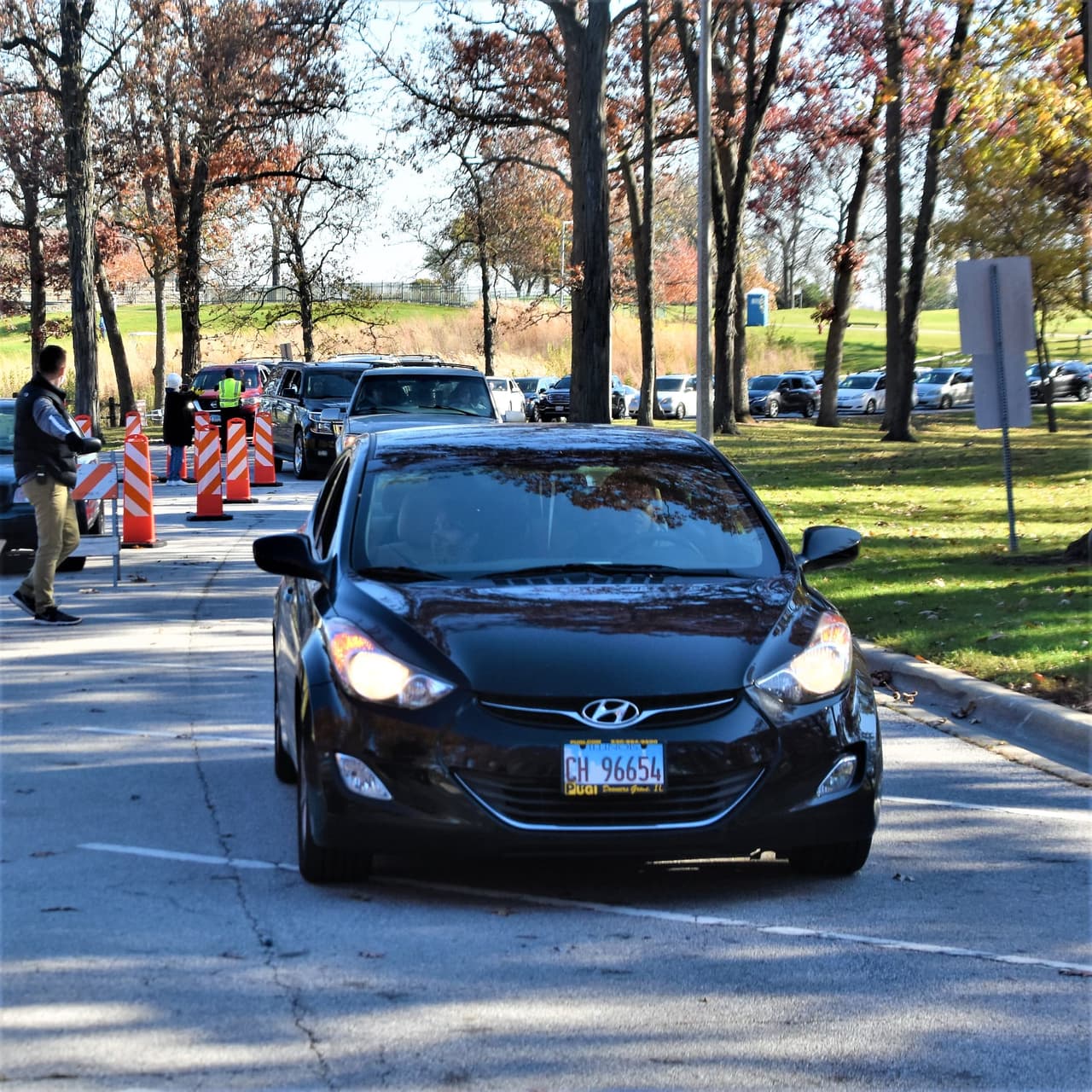 El evento drive-thru de este año alcanzó su capacidad de 2,000 autos en menos de 24 horas. Sin embargo, las familias aún pueden unirse a la lista de espera para ser las primeras en la fila por cancelaciones. Regístrese en 
<a href="https://www.aurora-il.org/2286/Halloween-2021" target="_blank">www.aurora-il.org/Halloween</a>.