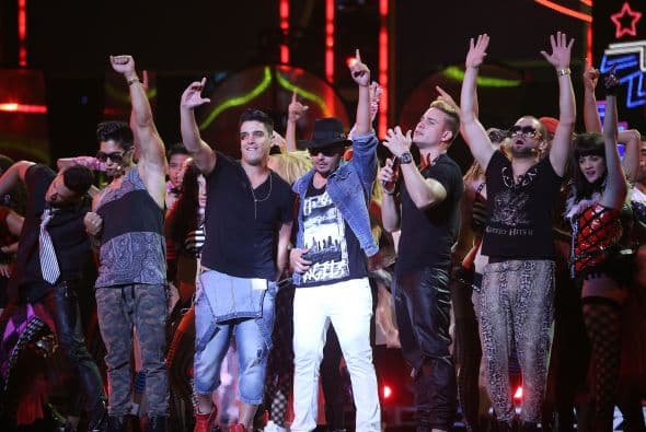 En la entrega van a estrenar su tema 'Tú me Quemas'.