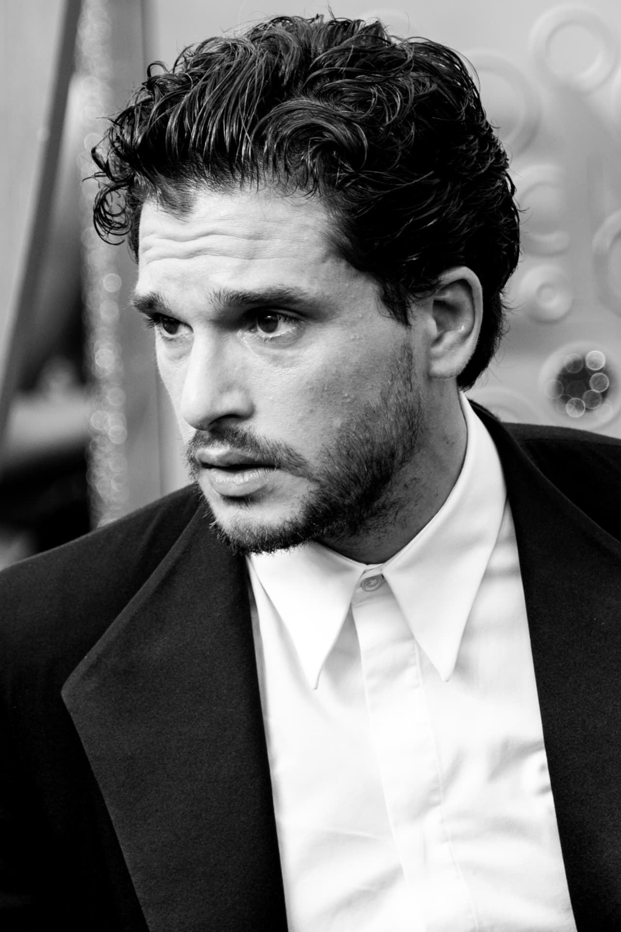 La página británica de apuestas también hizo un listado que tituló "actores con más posibilidades de morir en pantalla". En ella se ubica 
<b>Kit Harington</b> (1986), quien interpretó a 
<b>Jon Snow, </b>en la multipremiada serie 
<b>'Games of Thrones'</b>. De acuerdo con el conteo, tiene 62.5 por ciento de posibilidades de morir en cualquier película en que aparezca.