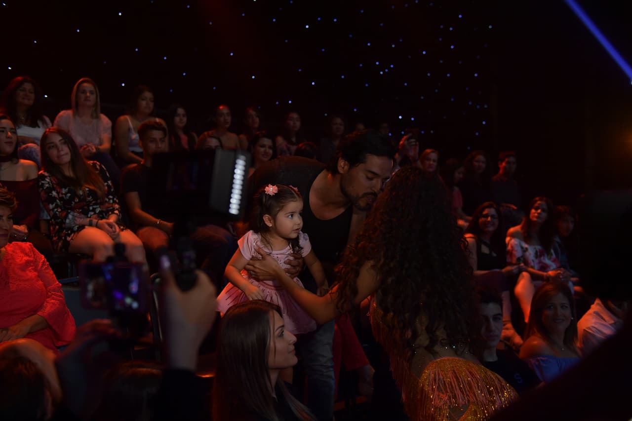 La presencia de su familia en el estudio le dio a Ana Patricia la oportunidad de lucirse en la pista.