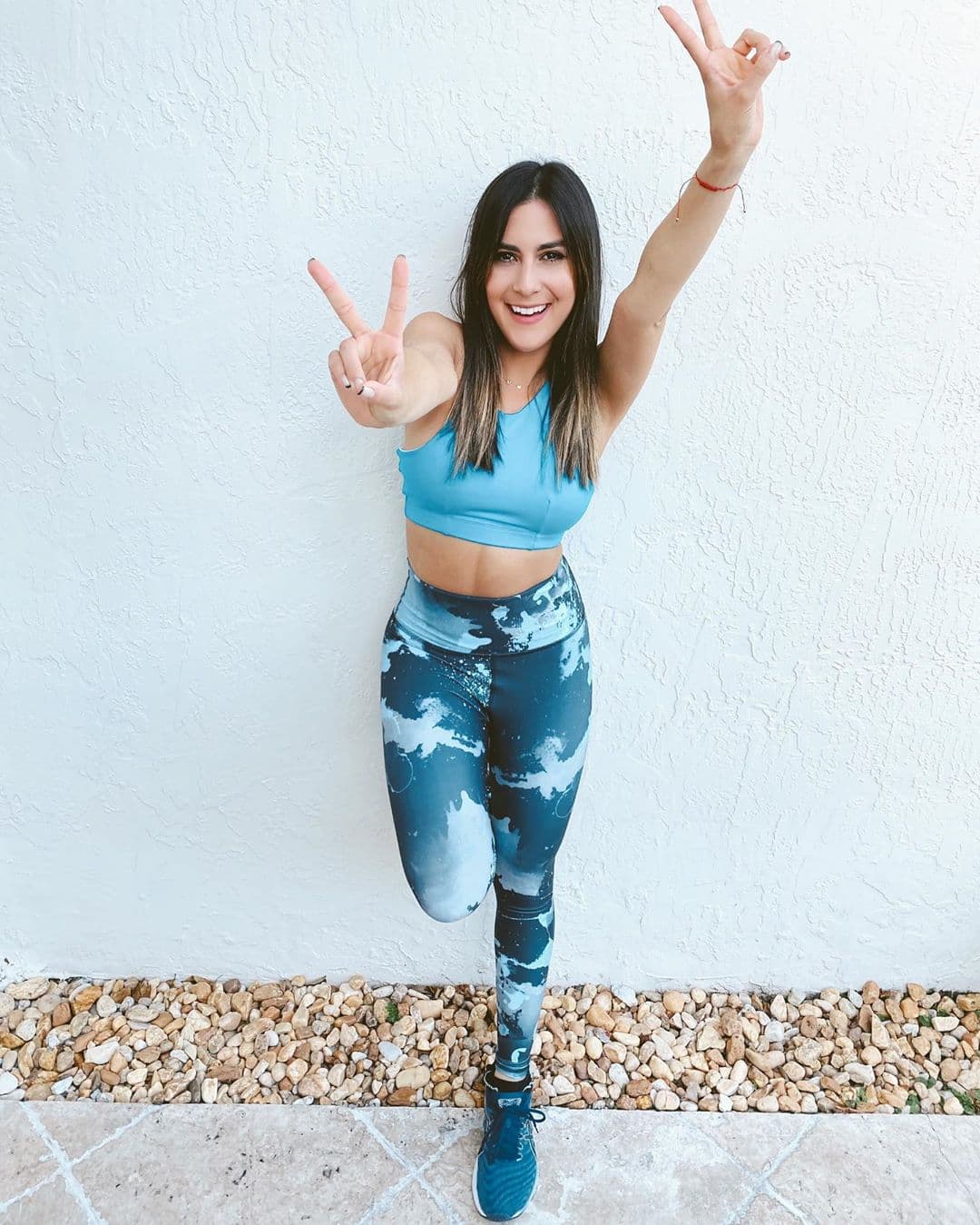 A Jessi le fascina el ejercicio para mantenerse sana y en forma, y estar en casa no ha sido pretexto, por lo que sigue en movimiento.