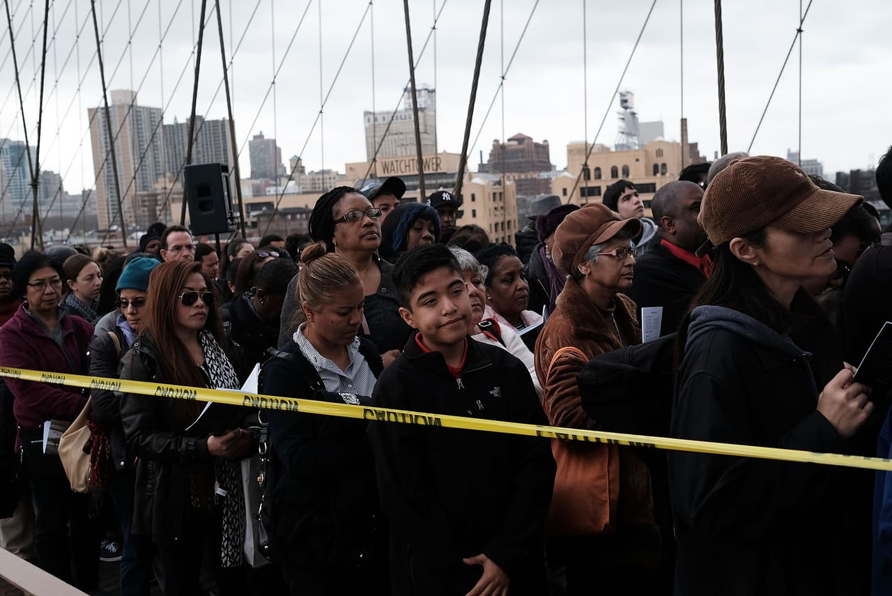 La solemnidad del Viernes Santo no da espacio a la rapidez con la cual se camina normalmente en la Gran Manzana.