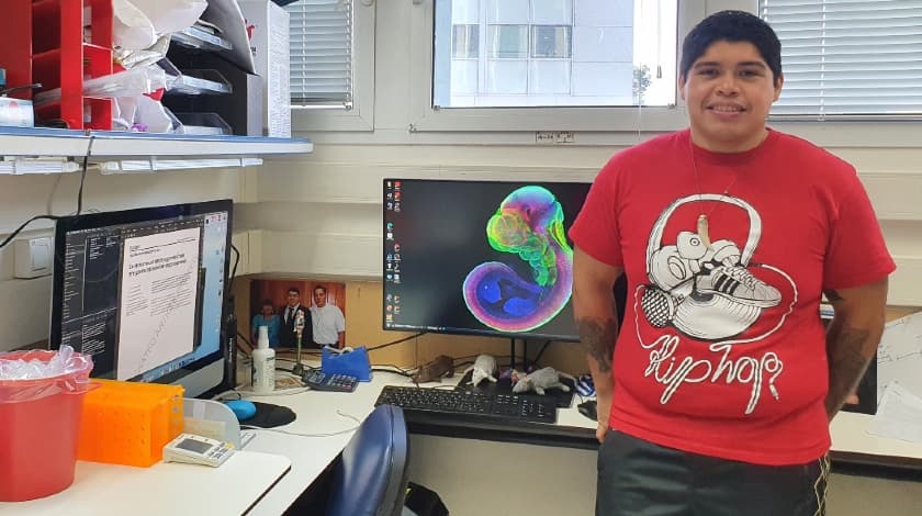 Alejandro Aguilera Castrejón, científico mexicano quien desarrolló embriones de ratón en un laboratorio del Instituto de Ciencias de Weizmann.