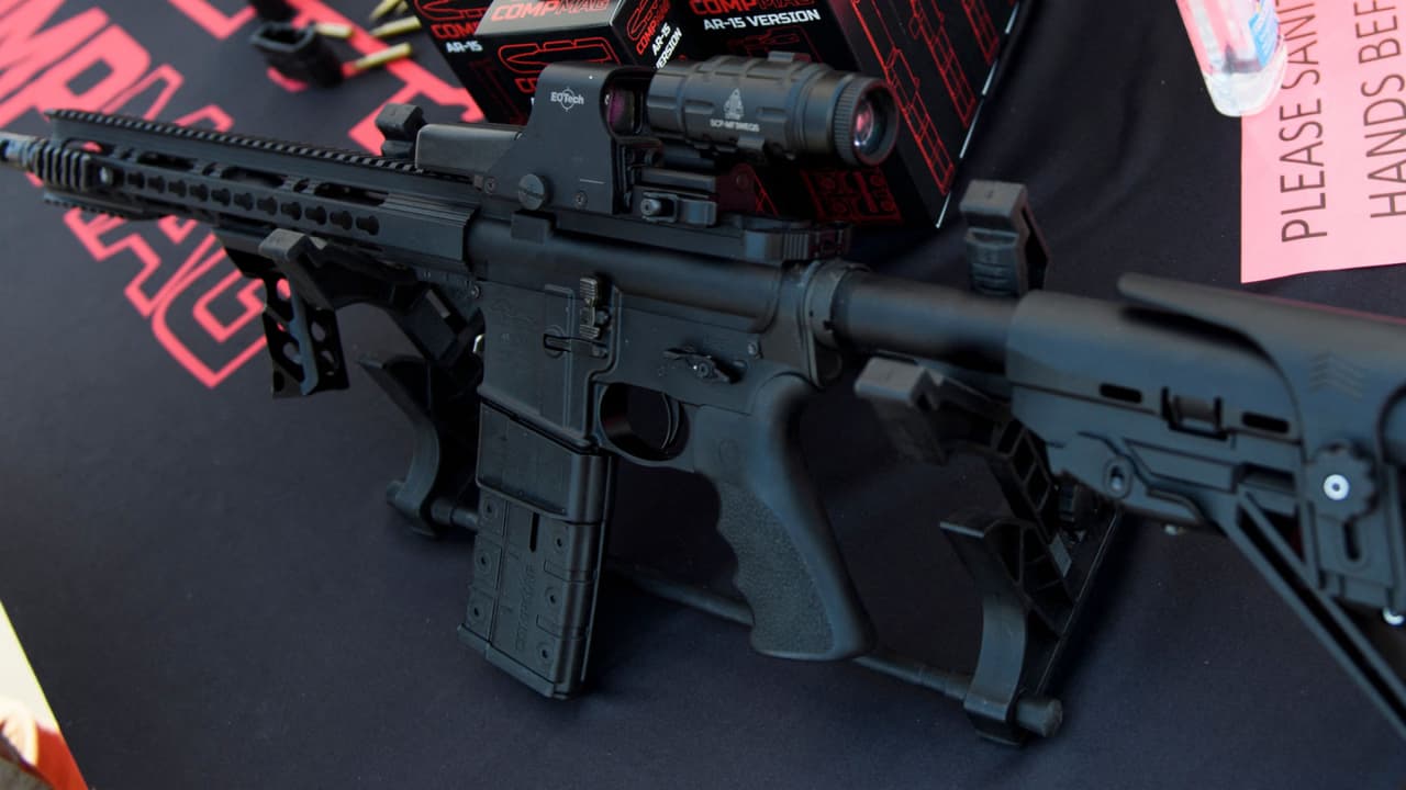 “Es un escándalo”: Gavin Newsom reitera su rechazo al fallo que levanta la prohibición de armas de asalto en California