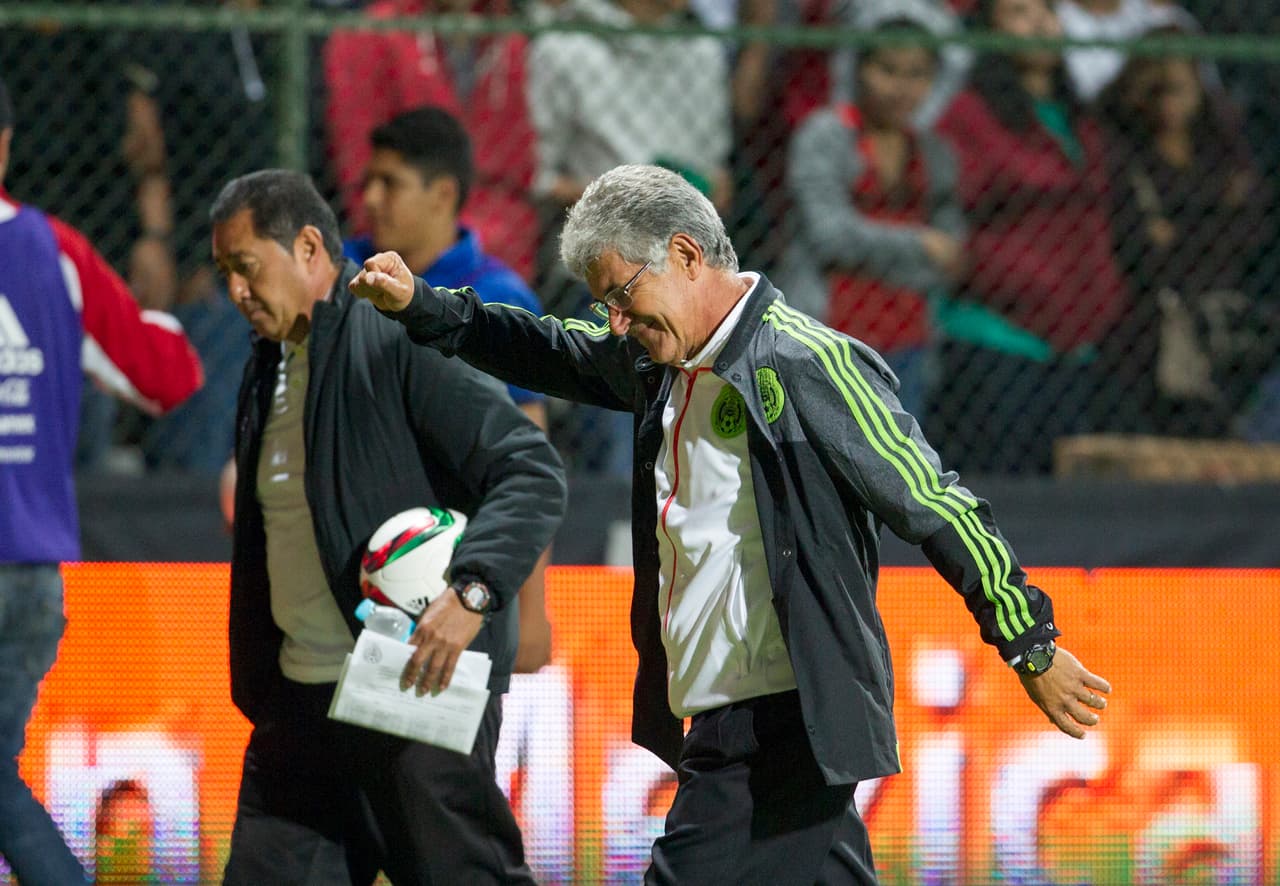 'Tuca' eludió a la prensa: “No estén ching… voy a trabajar”