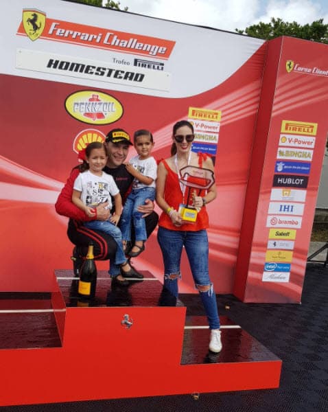 "Un día muy complicado por problemas eléctricos durante la carrera pero trajimos un P3 en la carrera de hoy. Mañana las cosas van a ser mejores", escribió Martín en su cuenta de Instagram.