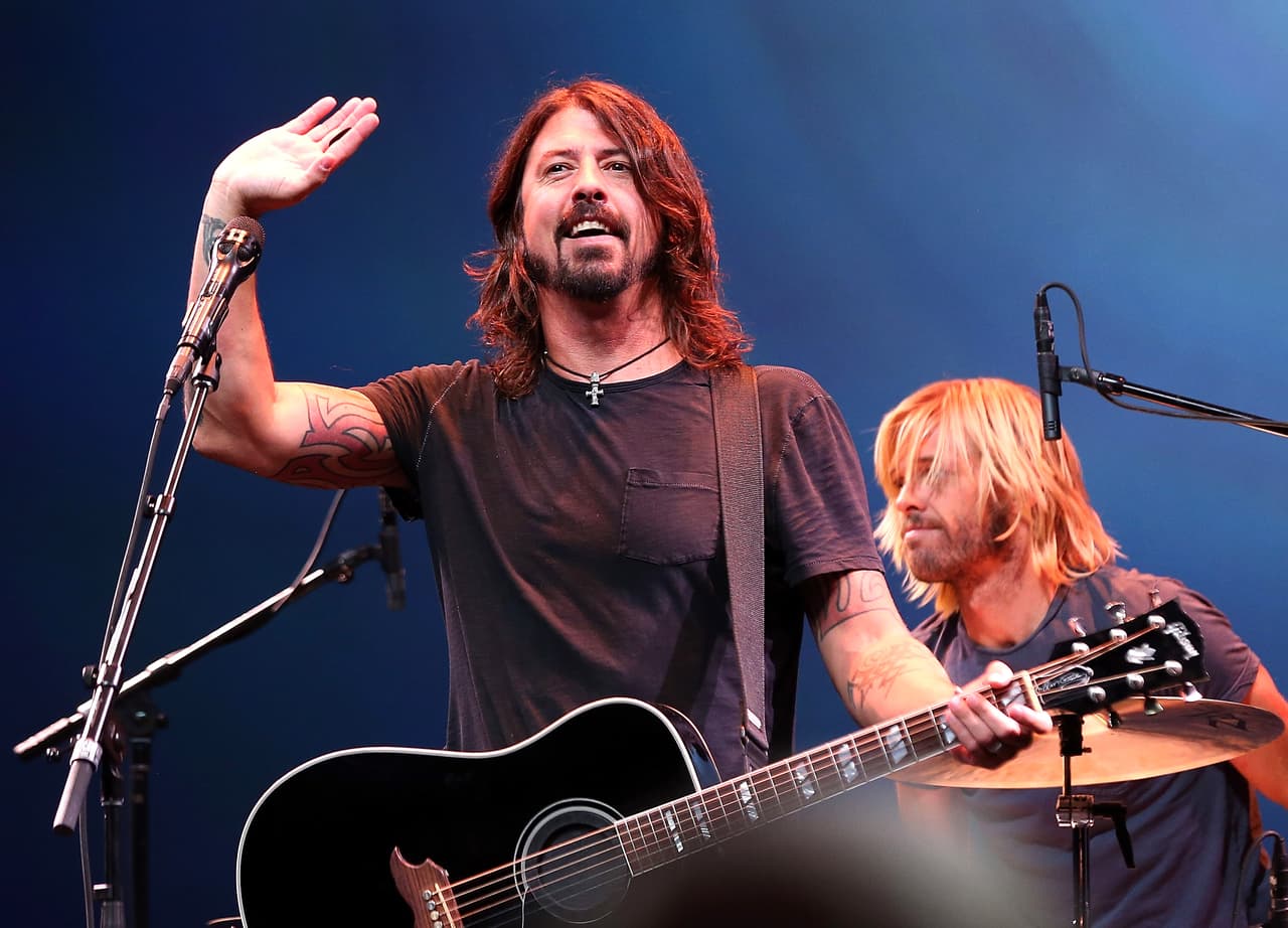 NEW CLIP SURFACES OF DAVE GROHL LISTENING TO FIRST SONG HE EVER WROTE