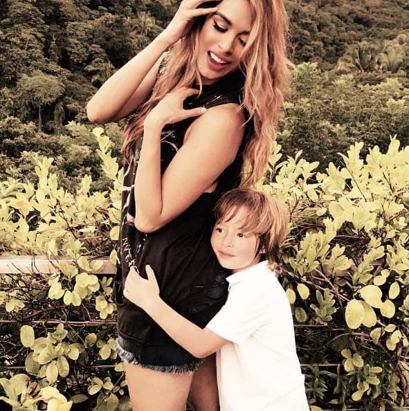 Galilea Montijo no sólo es una excelente conductora, sino también una madre muy dedicada. Galilea está perdidamente enamorada de su bello hijo Mateo.