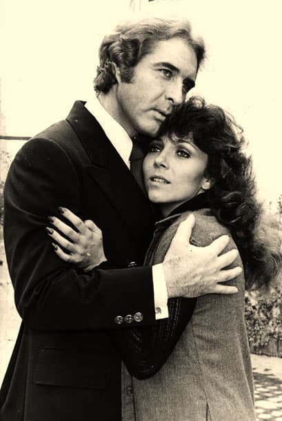 Este melodrama lo protagonizó junto a Rogelio Guerra y tuvieron como actriz antagónica a Rocío Banquells.