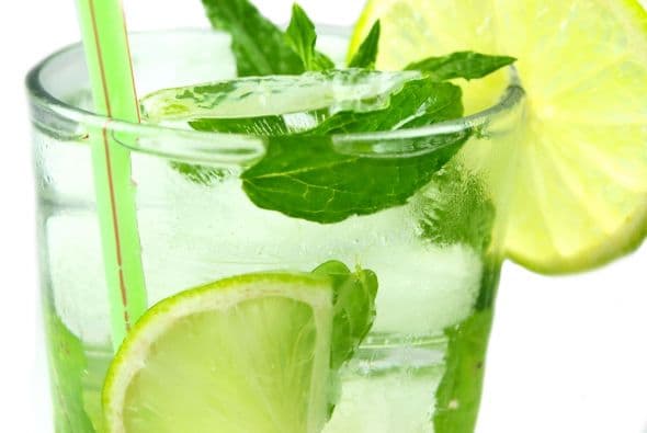 Muchas personas, como la señora María García sugirieron agua de pepino con limón y menta.