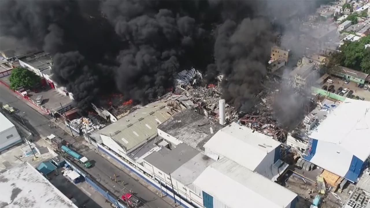 4 muertos y 83 heridos por explosión en fábrica de plástico en República Dominicana