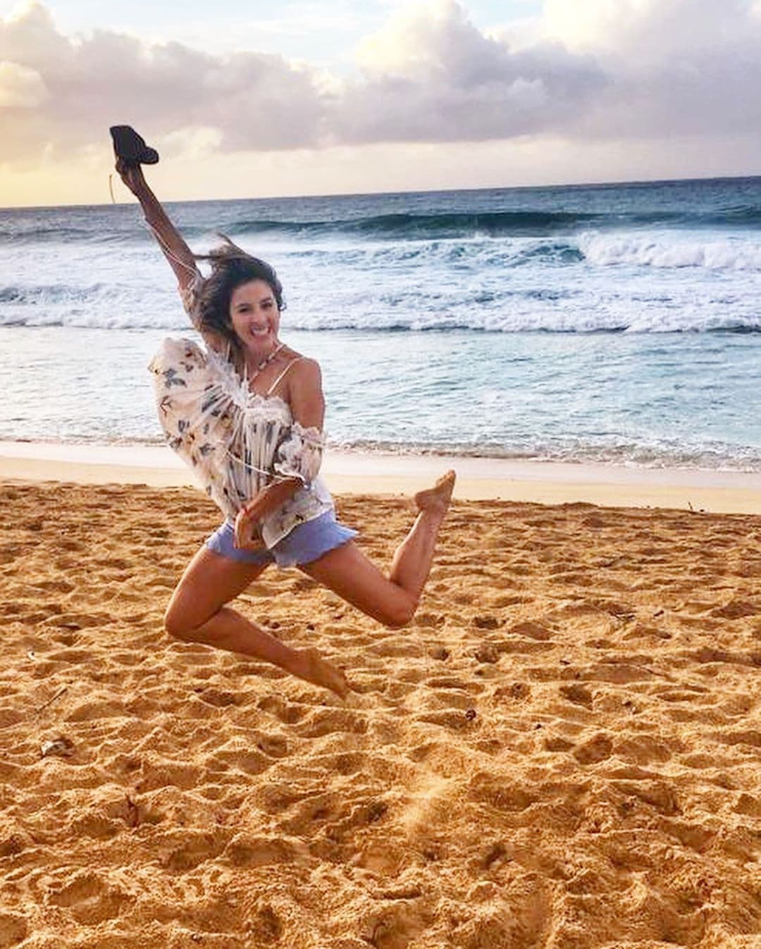 La multifacética presentadora es atrevida, valiente y gran periodista. Gracias a ella el público de Despierta América ha conocido recónditos sitios de varios continentes, y ahora también agregó lugares insólitos como el ojo de un potente huracán.