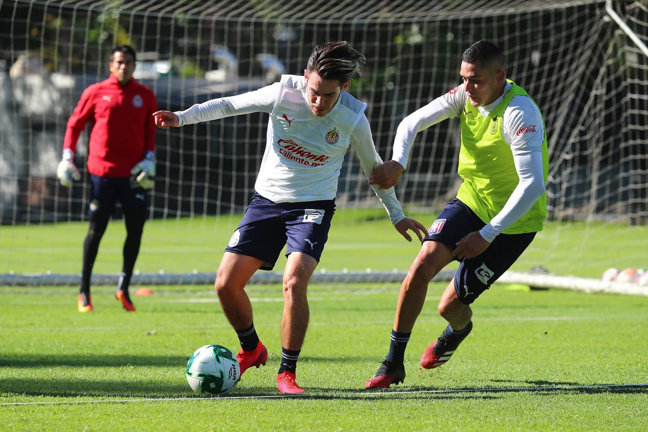 Las Chivas del Guadalajara se preparan con fuertes entrenamientos en Verde Valle para su primera fecha del torneo Guard1anes 2021, que será este viernes a las 19:30 ante el equipo de Puebla en el Estadio Cuauhtémoc.