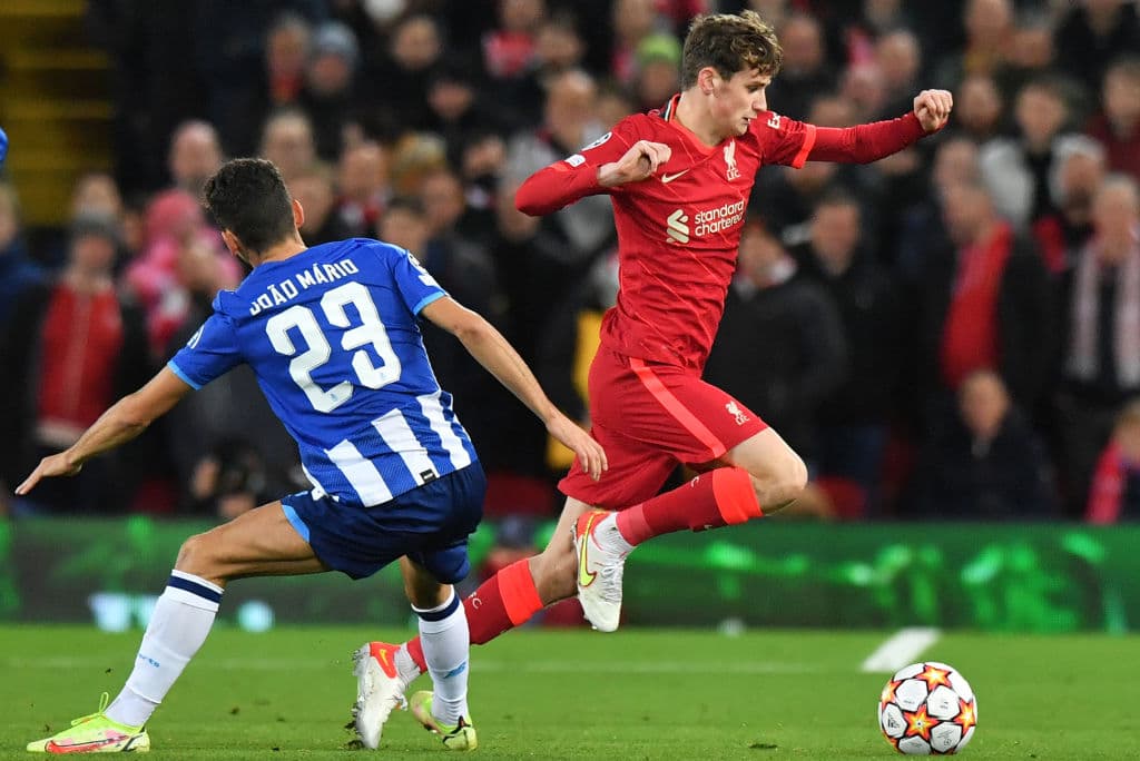 Con tantos de Thiago Alcántara y Mohamed Salah, el Liverpool camina a la victoria 2-0 sobre el Porto.