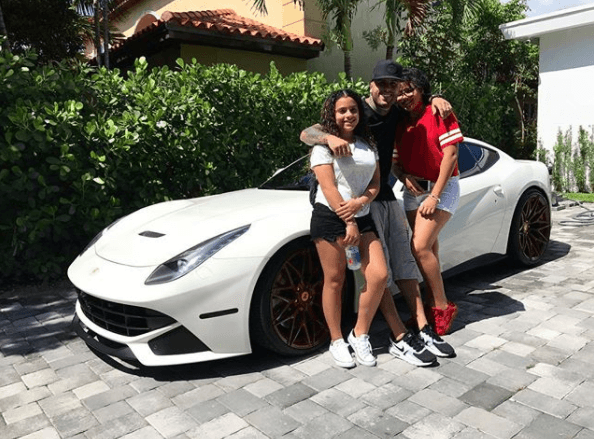 Cabe destacar que Nicky Jam tiene cuatro hijos: Alyssa, Yarimar, Joe Martin y Luciana, con quienes mantiene una excelente relación.