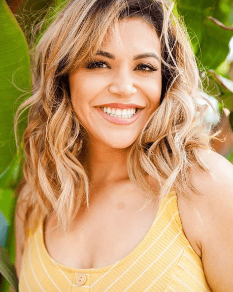 "Estoy aprendiendo que 
<b>yo también tengo mis necesidades</b> y mis deseos y estoy encontrando el balance de ponerme a mí y mis hijos primero. No puedo criar hijos felices si yo no soy feliz”, dijo la cantante a People.