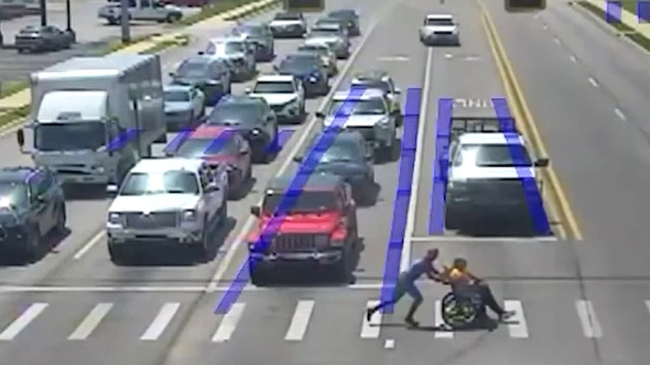 Spiderman al rescate: Buscan al hombre disfrazado que ayudó a persona en silla de ruedas