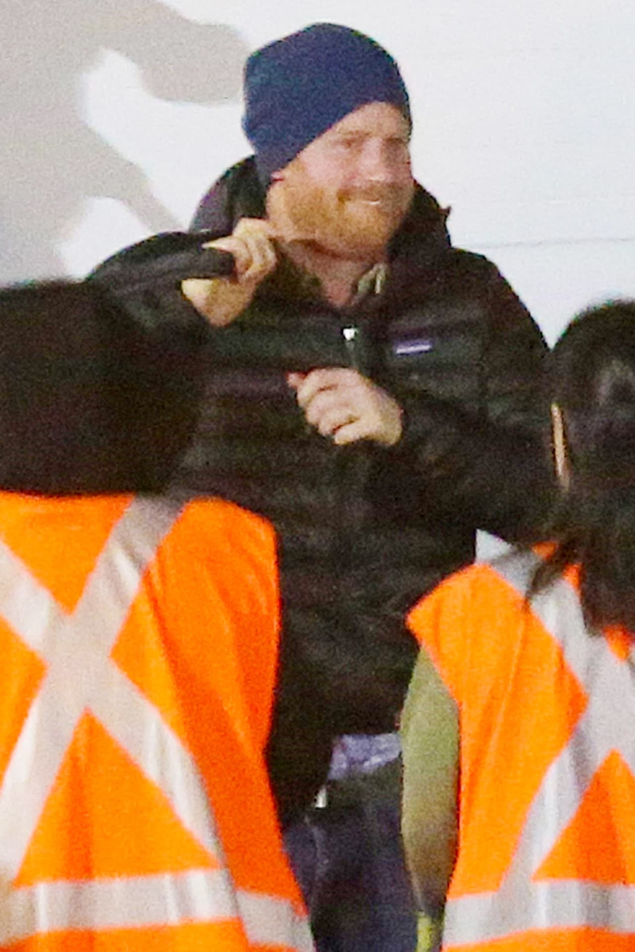 El domingo, el duque confesó, en un emotivo discurso, que 
<b><a href="https://www.univision.com/famosos/en-menos-de-8-minutos-el-principe-harry-explica-con-tristeza-que-el-y-meghan-markle-no-tenian-otra-opcion-fotos">"no tenía otra opción"</a></b> que renunciar a sus compromisos reales: "Me da mucha tristeza que se haya llegado a esto".