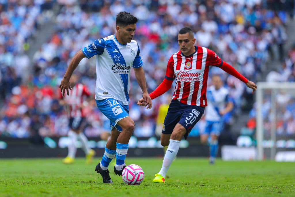 Tras el empate a un gol en el tiempo regular, Puebla se impuso a las Chivas desde los 12 pasos y chocarán con América. La Franja evitó el Clásico Nacional.