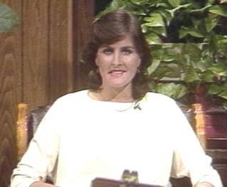 Cynthia Harris es la presentadora del show comunitario en la Bahía que se transmitía ½ hora en vivo diario.