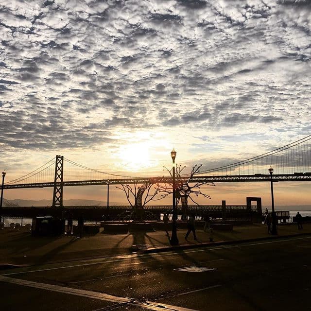 El cielo del área de la bahía fue compartido por decenas de usuarios de redes sociales.