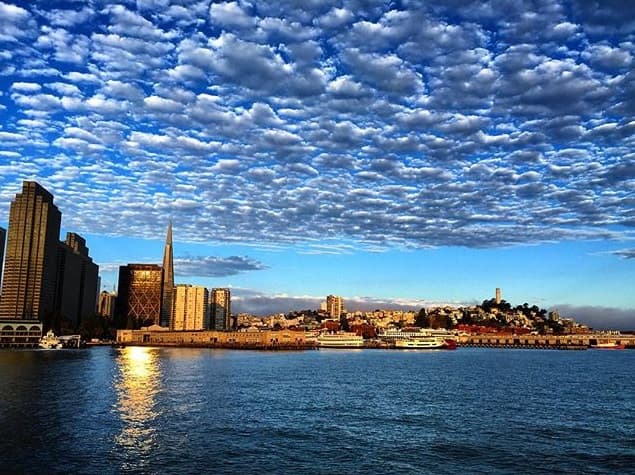 El cielo del área de la bahía fue compartido por decenas de usuarios de redes sociales.