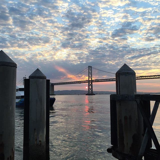 El cielo del área de la bahía fue compartido por decenas de usuarios de redes sociales.