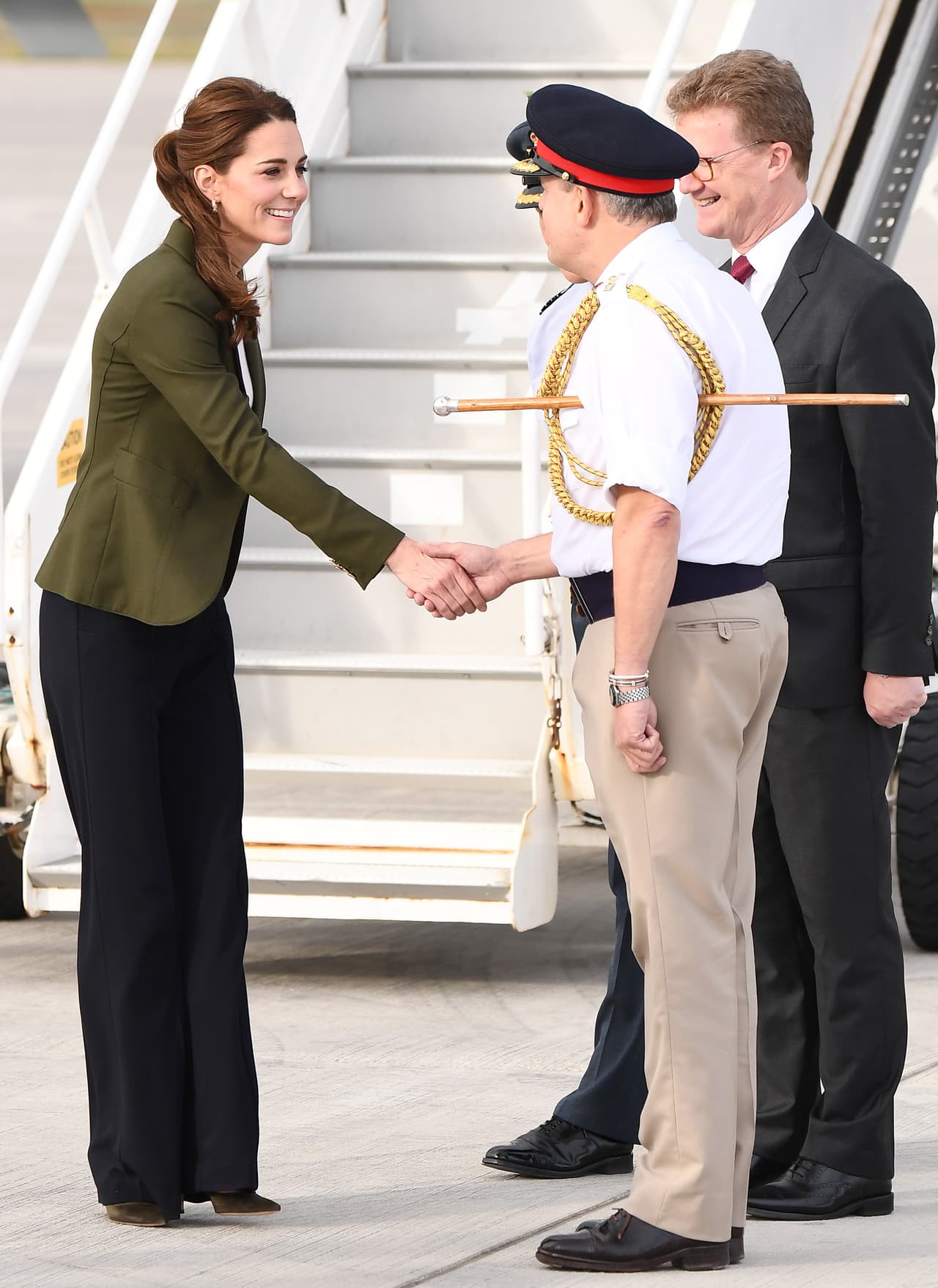 Kate Middleton y el príncipe William de visita en la base aérea británica de Chipre.