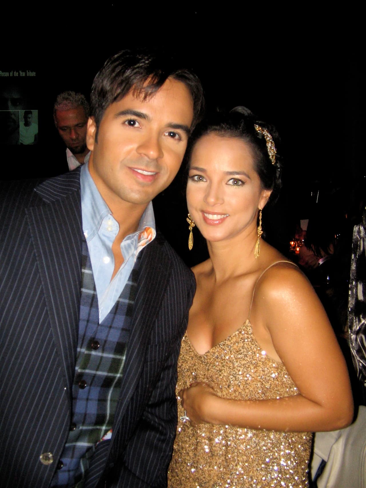 <b>Adamari López </b>y
<b> Luis Fonsi</b> se casaron en 2006 y se separaron en 2010. La actriz padeció de cáncer e incluso publicó un libro autobiográfico en el que decía que el cantante no la quería como mujer, algo que él tildó como ataque personal.